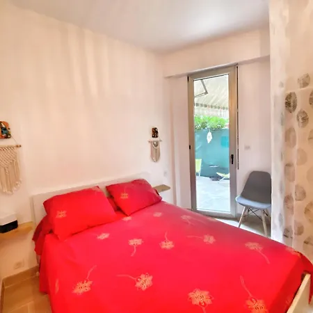 Apartment 50m / 200m Hippodrome 2 Pieces Jardin Garage